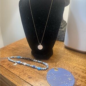 Chic Gold Pendant Necklace